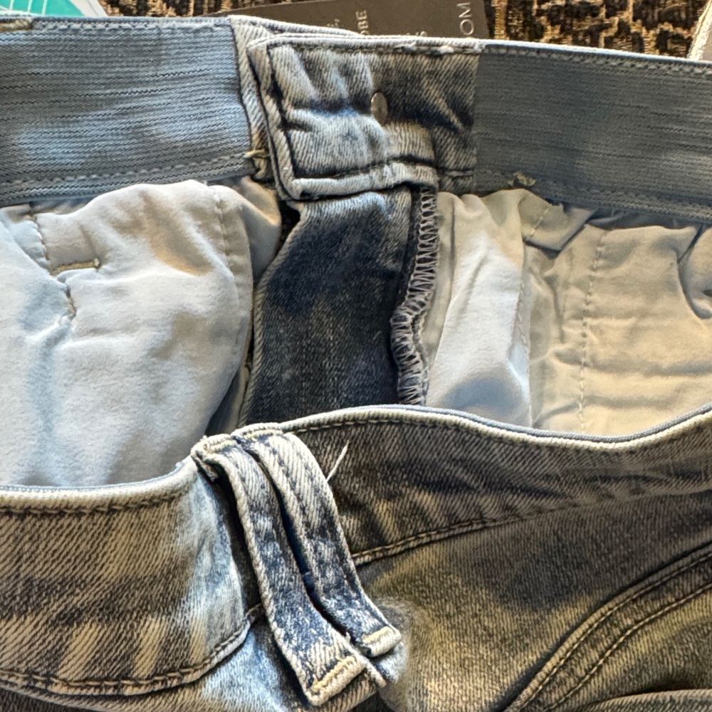 Light Wash Wide Leg Women’s Jeans - Picture 12 of 13